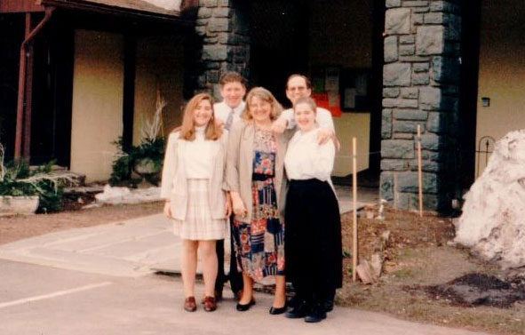 The Genzlinger Family posing in front of The Settlers Inn