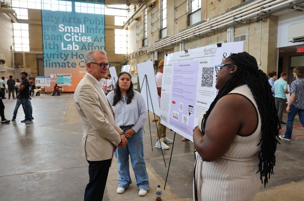 Ray Glemser ’83 ’84G ’91G learns about each of the projects as an Expo judge.