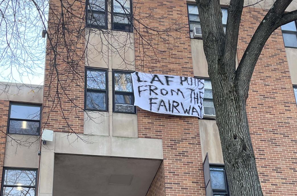 Lehigh bed sheet reading "Laf puts from the fairway."