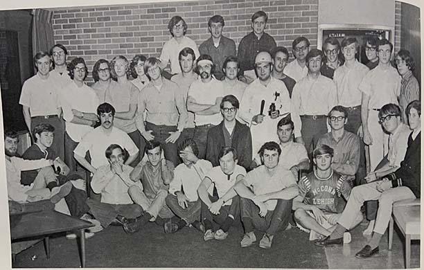 1971 McConn House members stand in rows for their Epitome photo