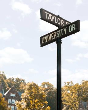 A street sign intersecting Taylor Street and University Drive