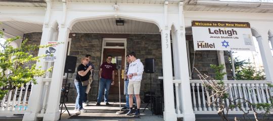 Students standing on the steps of the Jewish Student Center Building
